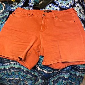 Dear John EUC size 29 coral peach jean short